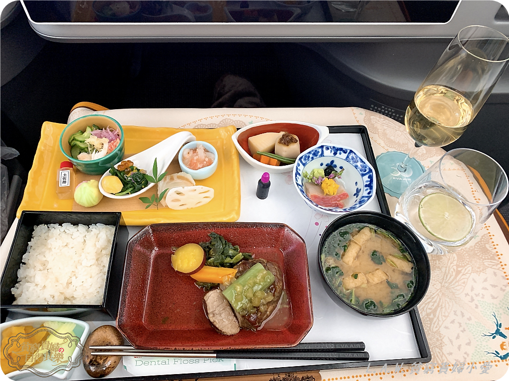 [長榮航空商務艙飛機餐-NRT東京成田機場]一萬英呎高空也能吃到鼎泰豐啦!! @貧窮貴婦小愛的吃喝玩樂育兒日記