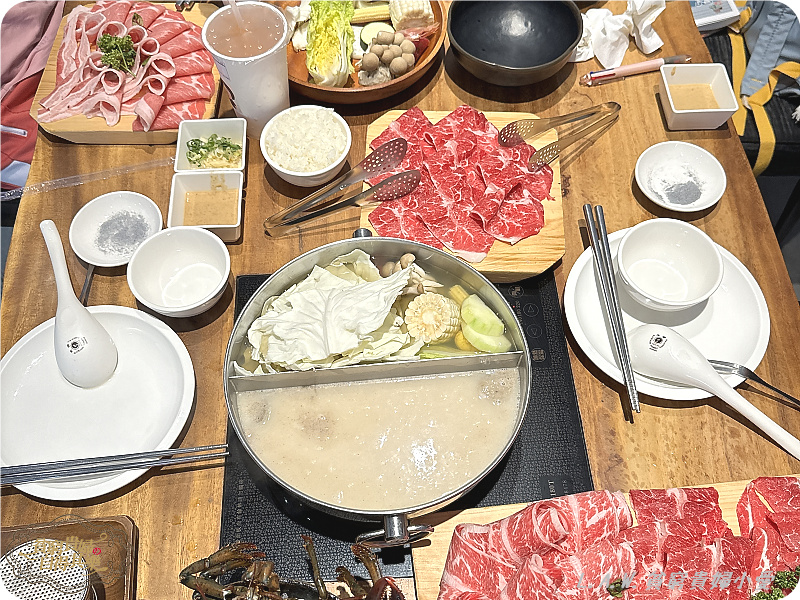 [中壢美食]福叁鍋物~肉質鮮美+新鮮海鮮，連餐後甜點也很用心。 @貧窮貴婦小愛的吃喝玩樂育兒日記