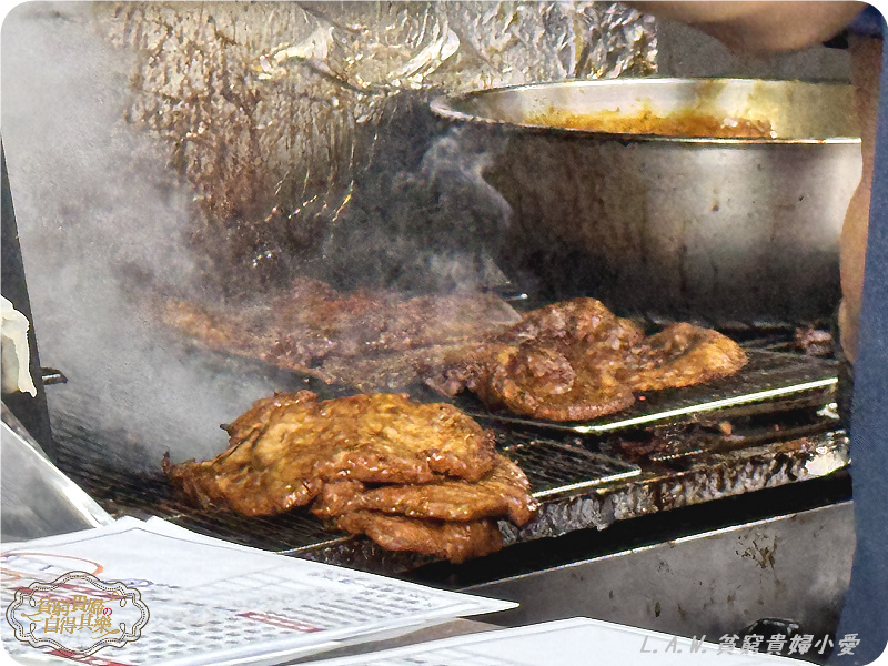 [中壢美食]上野烤肉飯~超人氣便當店。超多料的免費湯，好吃菜脯任你裝。 @貧窮貴婦小愛的吃喝玩樂育兒日記