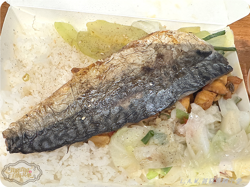 [中壢美食]上野烤肉飯~超人氣便當店。超多料的免費湯，好吃菜脯任你裝。 @貧窮貴婦小愛的吃喝玩樂育兒日記