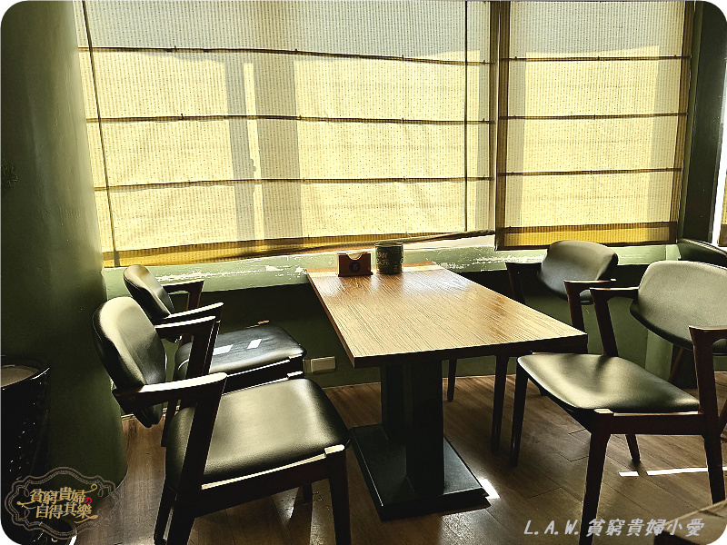 [中壢美食]1981cafe。搭火車就出國，北越河內美食+復古咖啡廳氛圍。 @貧窮貴婦小愛的吃喝玩樂育兒日記