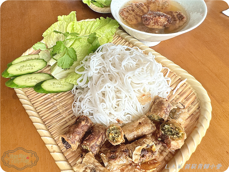 [中壢美食]1981cafe。搭火車就出國，北越河內美食+復古咖啡廳氛圍。 @貧窮貴婦小愛的吃喝玩樂育兒日記
