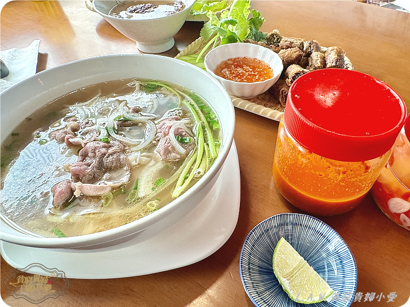 [中壢美食]1981cafe。搭火車就出國，北越河內美食+復古咖啡廳氛圍。 @貧窮貴婦小愛的吃喝玩樂育兒日記