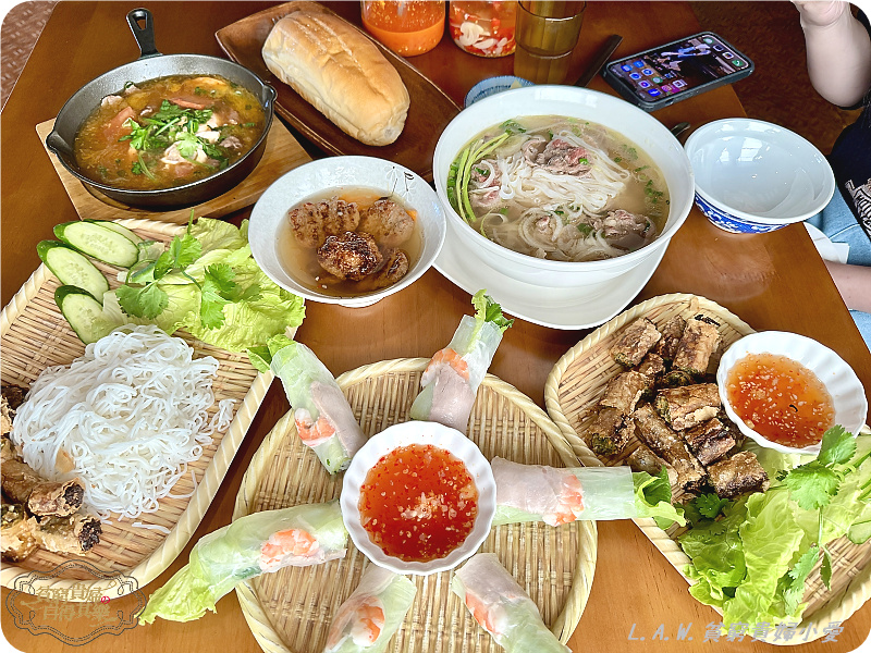[中壢美食]1981cafe。搭火車就出國，北越河內美食+復古咖啡廳氛圍。 @貧窮貴婦小愛的吃喝玩樂育兒日記