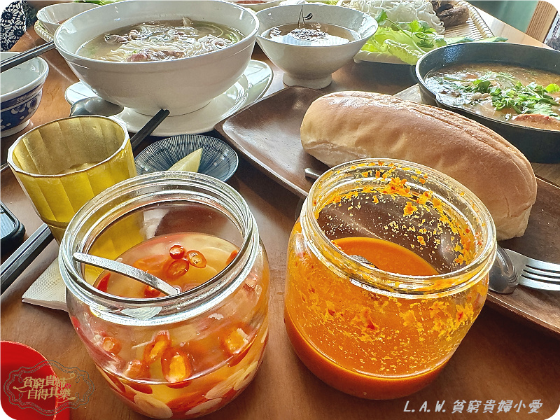 [中壢美食]1981cafe。搭火車就出國，北越河內美食+復古咖啡廳氛圍。 @貧窮貴婦小愛的吃喝玩樂育兒日記