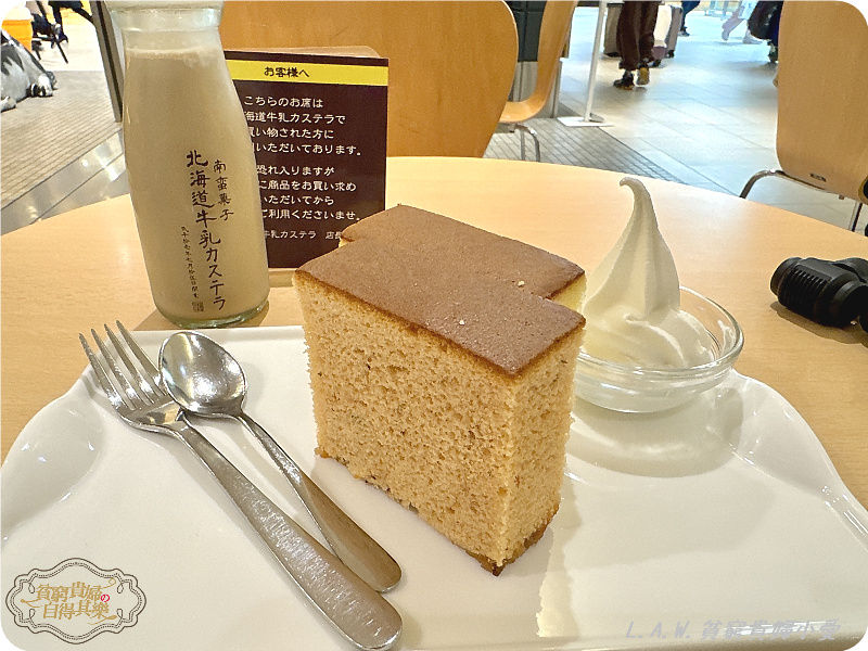 [北海道甜點]新千歲機場~北海道牛乳カステラ~百元享用冰淇淋，牛乳，長崎蛋糕套餐 @貧窮貴婦小愛的吃喝玩樂育兒日記