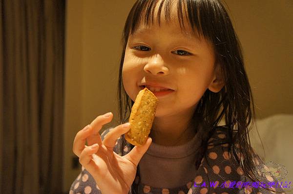 [香港4日自由行@2014]戰利品分享-1。Jenny Bakery珍妮曲奇。讓香港人瘋狂的小熊曲奇餅。香港必買。 @貧窮貴婦小愛的吃喝玩樂育兒日記