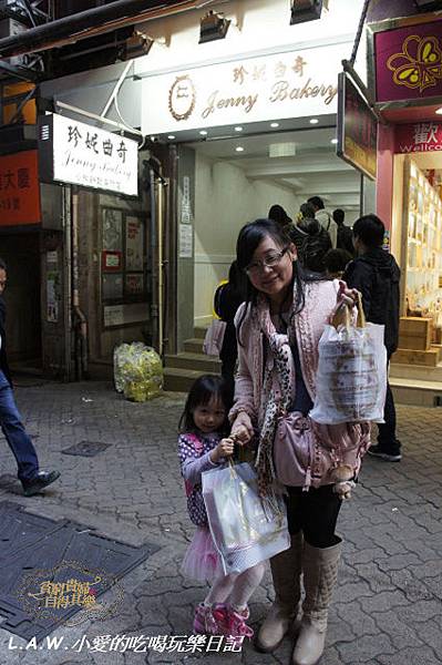 [365X066][香港4日自由行@2014]戰利品分享-1~~Jenny Bakery珍妮曲奇，讓香港人瘋狂的小熊曲奇餅 香港必買 @貧窮貴婦小愛的吃喝玩樂育兒日記