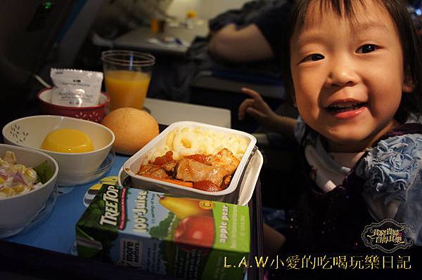 [365X180][國泰航空飛機餐@東京成田機場]兒童餐+水果特別餐Jun.2014 @貧窮貴婦小愛的吃喝玩樂育兒日記