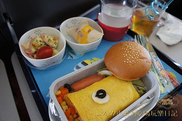 [365X180][國泰航空飛機餐@東京成田機場]兒童餐+水果特別餐Jun.2014 @貧窮貴婦小愛的吃喝玩樂育兒日記