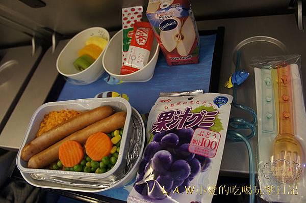 [365X162][國泰航空飛機餐@大阪關西機場]兒童餐+正常餐Dec.2013 @貧窮貴婦小愛的吃喝玩樂育兒日記