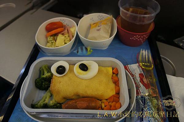 [國泰航空飛機餐@東京成田機場]兒童餐+水果特別餐Mar.2015 @貧窮貴婦小愛的吃喝玩樂育兒日記