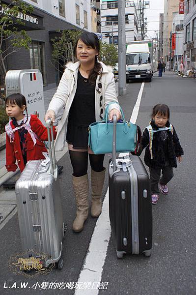 [日本東京2015年2月自由行6日]冬天日本旅遊穿搭小技巧，不怕冷又可愛~小女孩X2+大人篇 @貧窮貴婦小愛的吃喝玩樂育兒日記