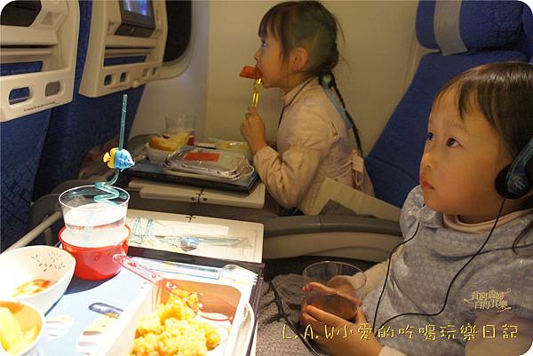 [國泰航空飛機餐@日本福岡機場]兒童餐+水果特別餐Dec.2014 @貧窮貴婦小愛的吃喝玩樂育兒日記