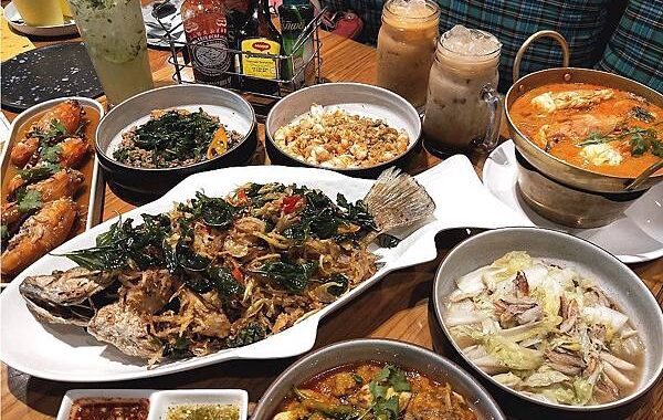 [曼谷美食]Baan Ying Cafe Meal大人小孩都滿足的多元泰式家庭餐廳/Central World美食 @貧窮貴婦小愛的吃喝玩樂育兒日記