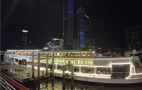 [曼谷旅遊]Chaophraya Cruise搭乘招披耶郵輪享受360度無死角盡情瀏覽湄南河邊夜景 @貧窮貴婦小愛的吃喝玩樂育兒日記