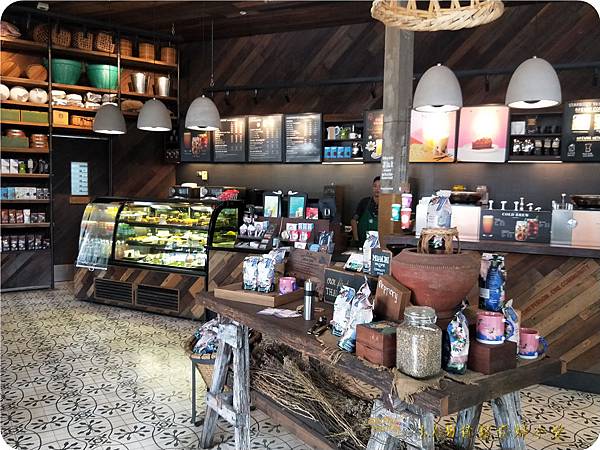 [曼谷四面佛周邊美食]曼谷最美星巴克Starbucks Langsuan分店/穿越80年泰國傳統建築 @貧窮貴婦小愛的吃喝玩樂育兒日記