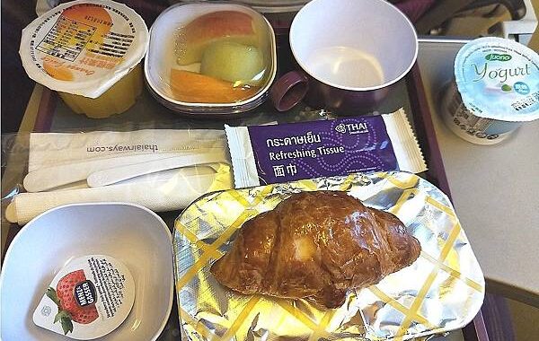 [泰國航空THAI飛機餐@曼谷蘇凡納布機場BKK] @貧窮貴婦小愛的吃喝玩樂育兒日記